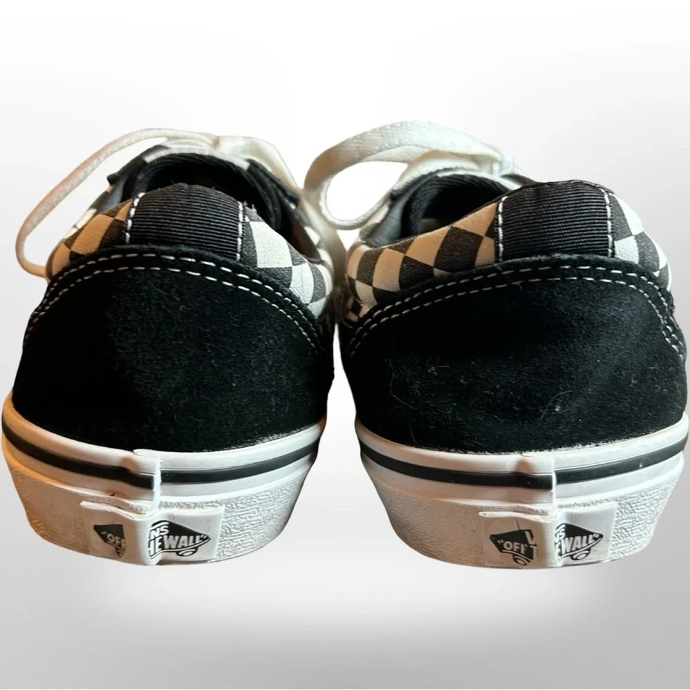 Unisex- Vans Black & White Checkered Lace-Up Sneakers – Youth Size 6
